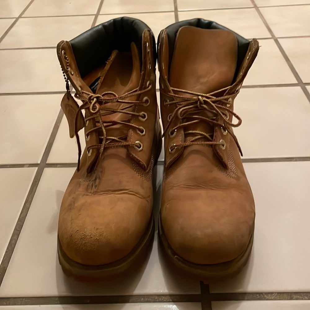 Timberlands Wheat Nubuck boots size 8.